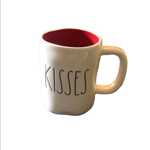Magenta By Rae Dunn Artisan Collection KISSES Coffee Mug 20 OZ Valentines Hug - Picture 1 of 5